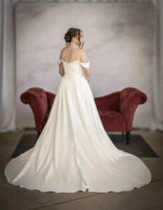 An elegant Bride wearing the SY8236 wedding gown.